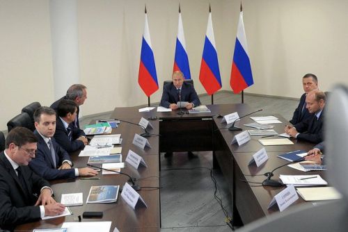 На совещании по вопросу развития космодрома Восточный. Фото пресс-службы Президента России