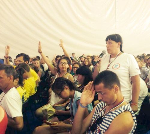 На встрече с министром образования и науки России Дмитрием Ливановым в Крыму Екатерина Шалашова задает свой вопрос