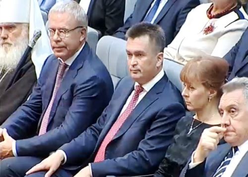 Владимир Миклушевский (в центре) с гостями