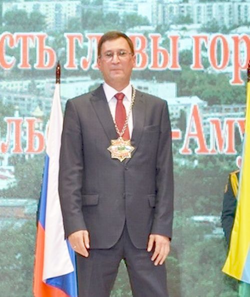 «Андрей Климов - как же он похож на Владимира Михалева в молодости!», - шептались в зале.