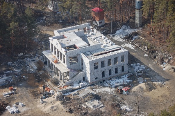 Олег Митволь сфотографировал «на память» здание загородной резиденции амурского губернатора