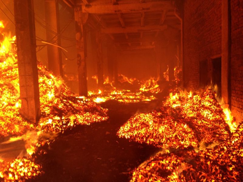 «Вот что осталось от склада «Мебель-град» в Хабаровске»