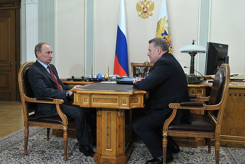 С губернатором Хабаровского края Вячеславом Шпортом. Фото пресс-службы Президента России.