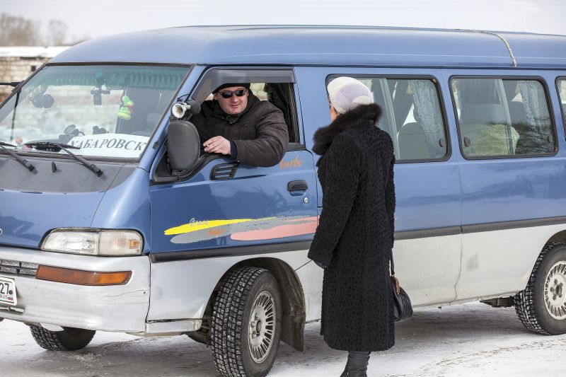 До Хабаровска можно доехать через Амурск - Вознесеновское, но по амурскому льду...