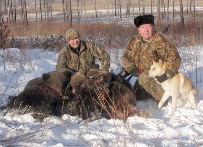 А теперь - семейное фото: «те же трупы и я с зятем».