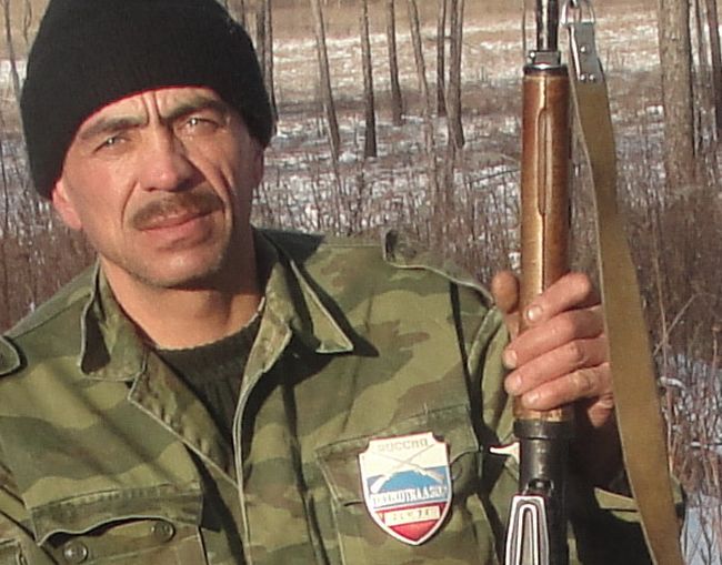 Я специально для тебя выделил картинки - значок охотинспектора и водителя главного начальника Виталия Тишковского - это для того, чтобы сразу понятно, что управление природу охраняет, а не абы чего!