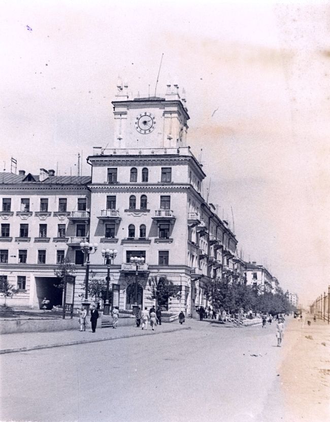 А это тот же «Дом с часами» в Новокузнецке