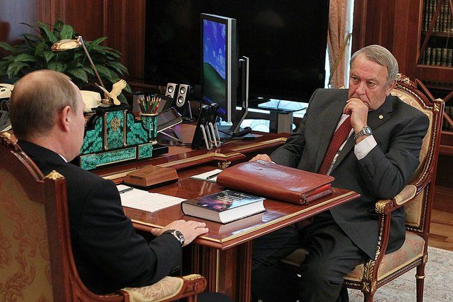 С президентом Российской академии наук Владимиром Фортовым. Фото пресс-службы Президента России