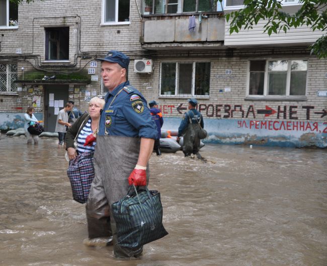 ул. Ремесленная в Хабаровске стоит в воде.