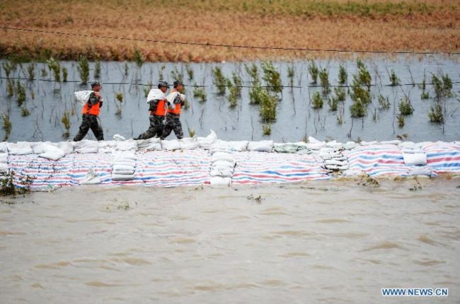 Дамба в Тунцзяне