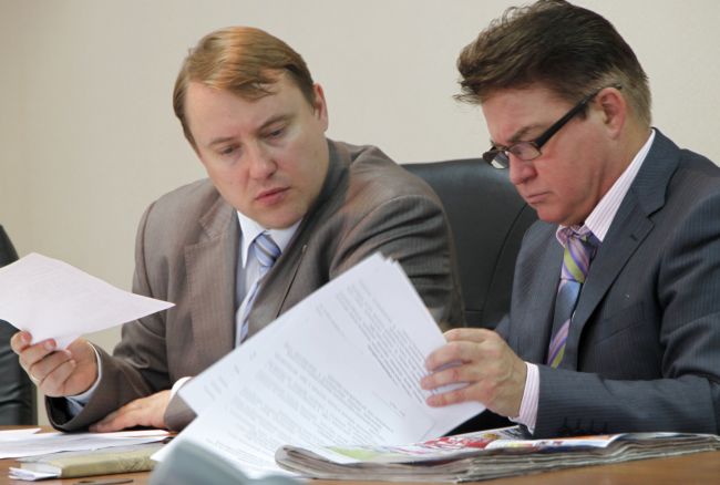 Сергей Мазунин (слева) и Сергей Смоленцев - члены Общественного совета при Главном управлении МВД России по ДФО.