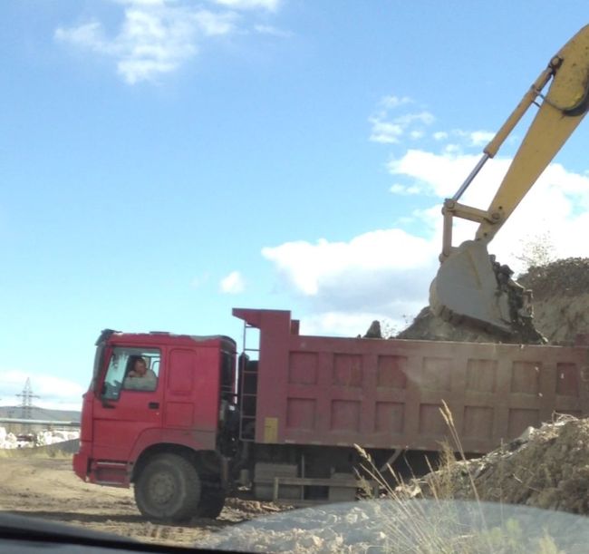 Законна ли вообще коммерческая заготовка сырья для щебня в то время, как город рискует утонуть?