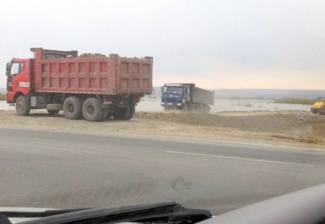 Группа гражданских активистов, требующих полноценного расследования зафиксированных фактов, продолжает и сегодня следить за деятельностью компании, организовавшей необъяснимый пока для большинства комсомольчан бизнес на экстренной линии