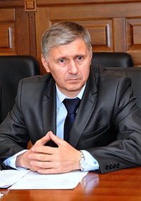 Анатолий Литвинчук, 1-й заместитель главы администрации Ванинского района с 2005 по 2008 годы. В июне 2009 года назначен   министром жилищно-коммунального хозяйства Хабаровского края