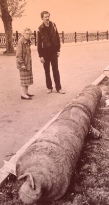 При реконструкции площадки у памятника Муравьеву-Амурскому нашлись старые пушки из ограды, они были закопаны в земле./Нажмите, чтобы УВЕЛИЧИТЬ (нажмите, чтобы увеличить)