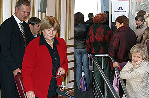 Бороться с паникой вкладчиков (справа —очередь в банкоматы) глава Далькомбанка Андрей Шляховой (слева) намерен с помощью Центробанка (на фото слева глава ГУ ЦБ РФ по Хабаровскому краю Галина Бурая)