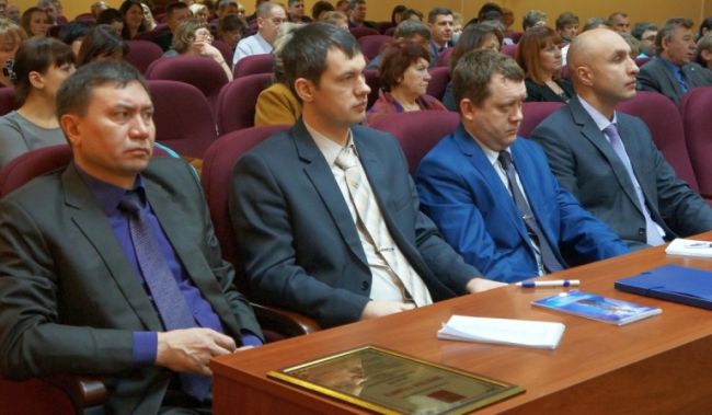 Совещание судей. Первый слева - председатель Краснофлотского районного суда Хабаровска, председатель Совета судей края Андрей Власов. Награжден почетной грамотой.