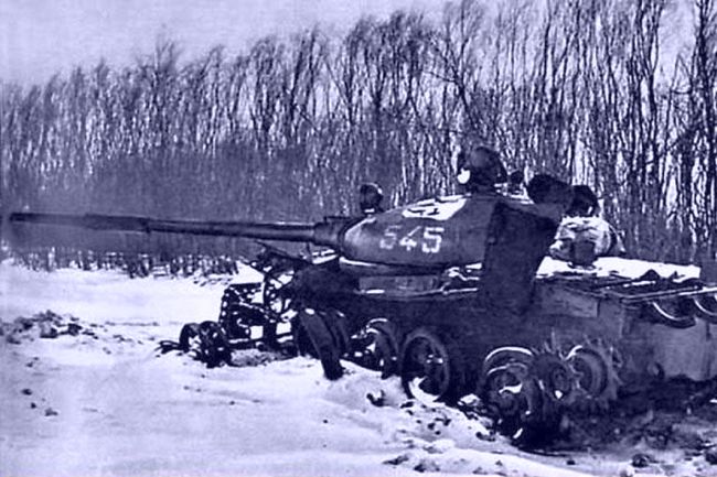 Подбитый «Т-62» Демократа Леонова