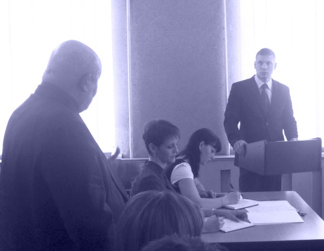 Анатолий Тихомиров не просто явился 27 марта на заседание райсобрания, он принял в нем активное участие