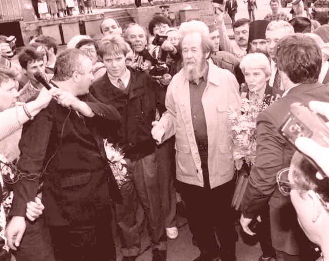 Солженицын вернулся в Россию! Владивосток