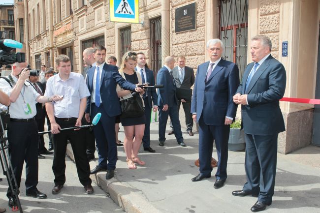 Открытие представительства Хабаровского края. Выступают врио губернатора Санкт-Петербурга Георгий Полтавченко и губернатор Хабаровского края Вячеслав Шпорт (справа)