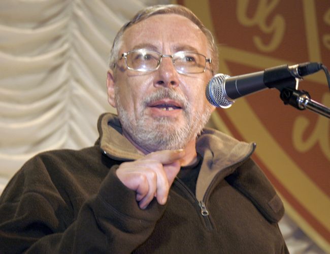 Михаил Горубнов на церемонии вручения национальной литературной премии «Золотое перо Руси» за высокое художественное мастерство произведения «Черная смерть» покидает Охотское море». 2007 г. Москва. 