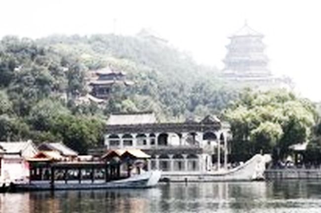 Фотография В. Реутова «Каменная ладья» (Летний императорский дворец)