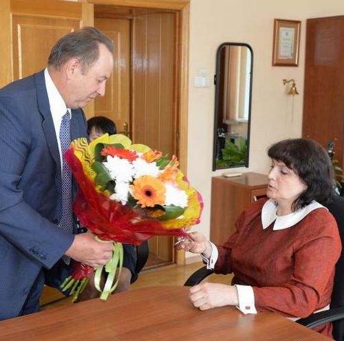 Владимир Чаюк вручил ключи от квартиры Татьяне Седых