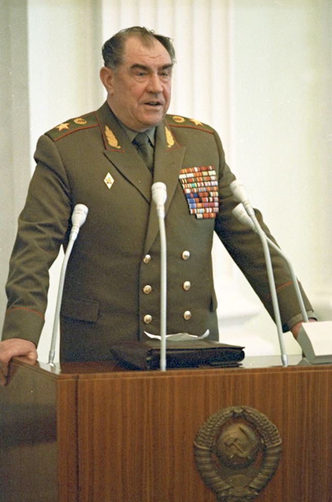 Министр обороны СССР Дмитрий Язов. Фото РИА Новости.