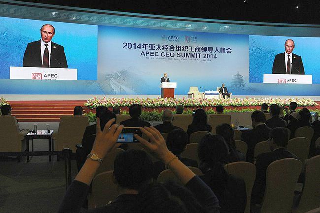 Выступление Владимира Путина на Деловом саммите форума АТЭС. Фото пресс-службы президента России