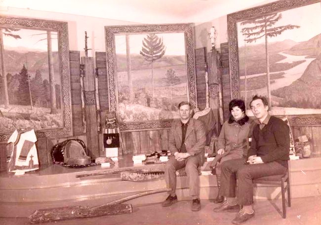 В будущем музее п. Ванино. Владимир Акимушкин - крайний справа. (нажмите, чтобы увеличить)