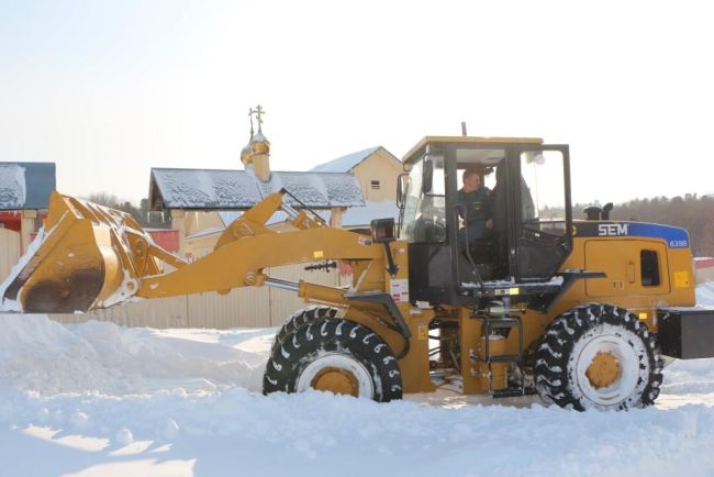 Спасатели помогли расчистить дороги к монастырю