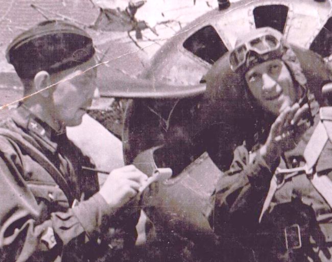 Фронтовой корреспондент Сергей Феоктистов (слева) (нажмите, чтобы увеличить)