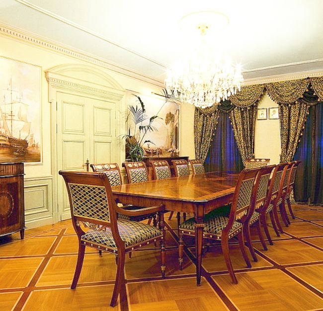 «Золотая комната»