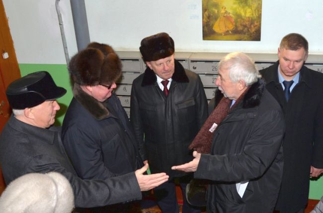 Осмотр многоквартирного дома №10 по улице Калинина в городе Хабаровске, которому было присвоено звание «Дом образцового содержания».