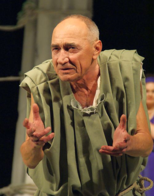 Заслуженный артист России Валерий Бунякин в роли Диогена. Спектакль «Диоген», Магаданский музыкальный и драматический театр.