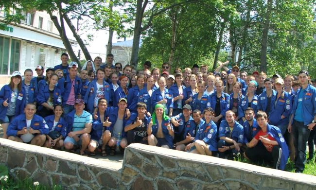 9 июля - Омский студотряд только прибыл в Ванино, где ребятам в ожидании парома придется просидеть неделю (нажмите, чтобы увеличить)