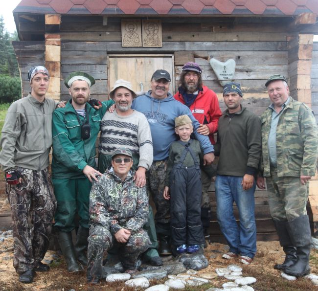 Участники строительства часовни, август 2012 г.