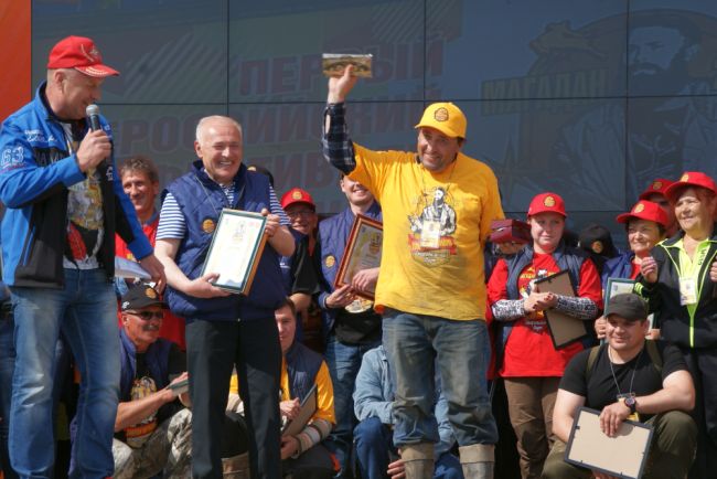 Губернатор Владимир Печеный и мэр Сергей Абрамов объявляют победителей (нажмите, чтобы увеличить)