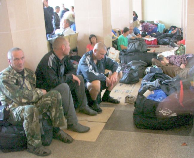 В зале ожидания ж/д вокзала п. Ванино