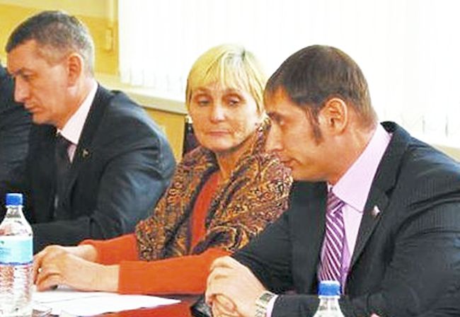 Заседание городской думы Биробиджана. На первом плане - депутат Сергей Бурындин