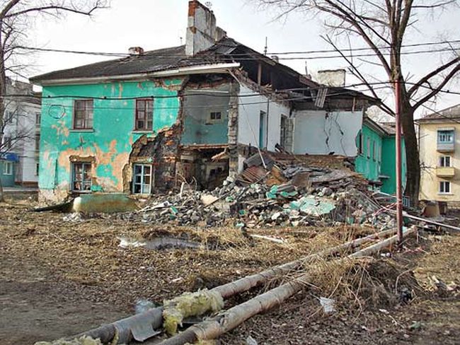 Дома по улице Олега Кошевого №15 в Спасске-Дальнем уже нет. Однако не все жильцы рухнувшего дома получили новые квартиры.