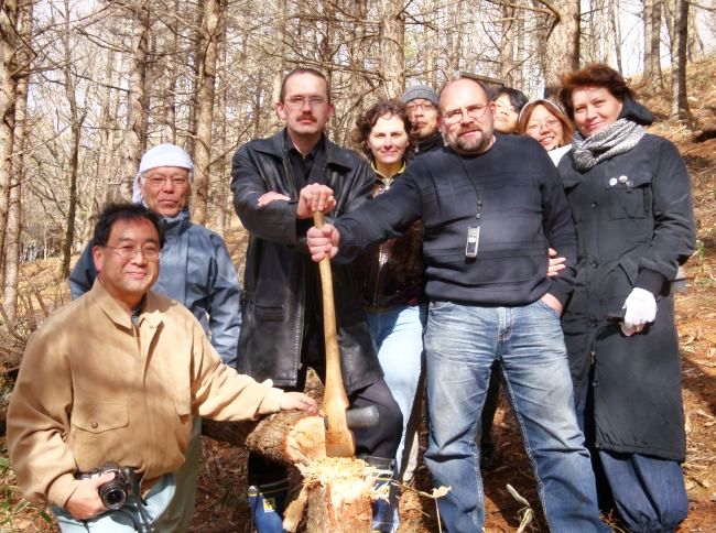 Хабаровские археологи во время поездки в Японию. На первом плане справа - Игорь Шевкомуд - руководитель научно-исследовательской лаборатории археологии и палеогеографии Хабаровского краевого музея им. Н.И. Гродекова.