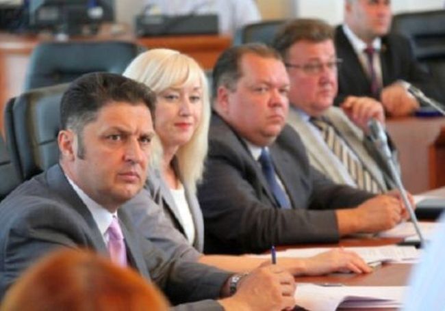 Новые лица ЕАО: начальник управления здравоохранения правительства области Алексей Синельников, заместитель председателя правительства области Елена Лагошина, заместитель председателя правительства области - руководитель аппарата губернатора и правительства области Владимир Приходько, вице-губернатор области Олег Леховицер (слева направо)