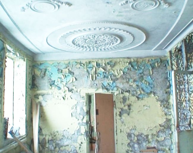 Старое здание управления Нагаевского морпорта развалили. Теперь здесь будет парковка