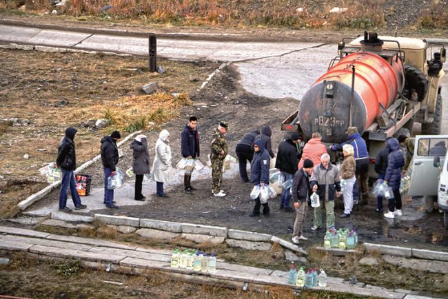 В Певеке очень плохая водопроводная вода, поэтому дважды в неделю жителям привозят воду из природных источников