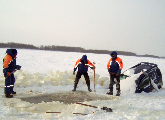 Зимняя дорога по льду опасна!