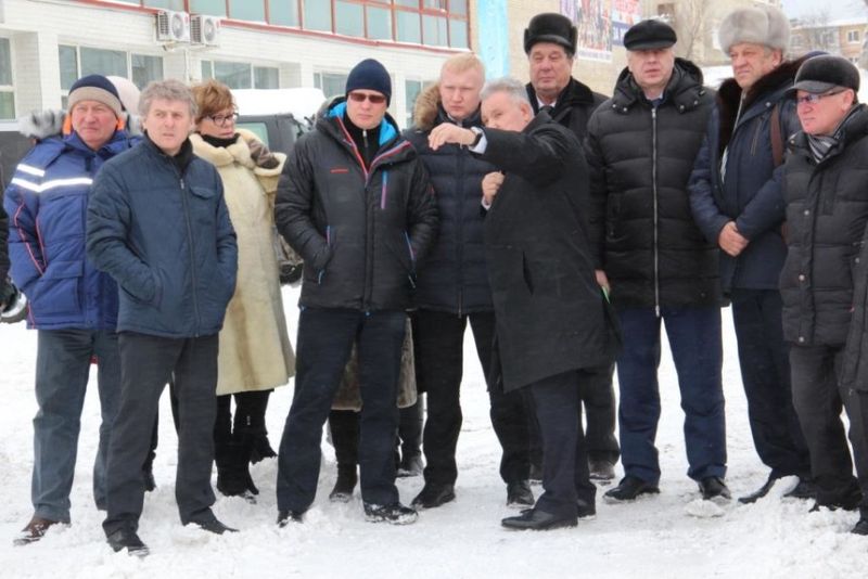 Академик РАН Виктор Ишаев (в центре), он же советник президента ПАО «НК «Роснефть» по координации проектов на Дальнем Востоке в ранге вице-президента компании, рассказал в Приморье о  территориях опережающего развития