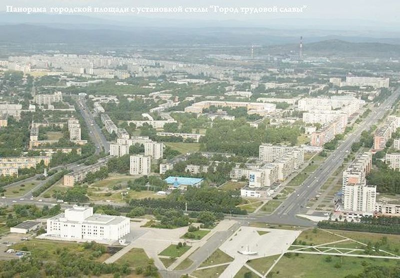 Вид в городской черте стелы