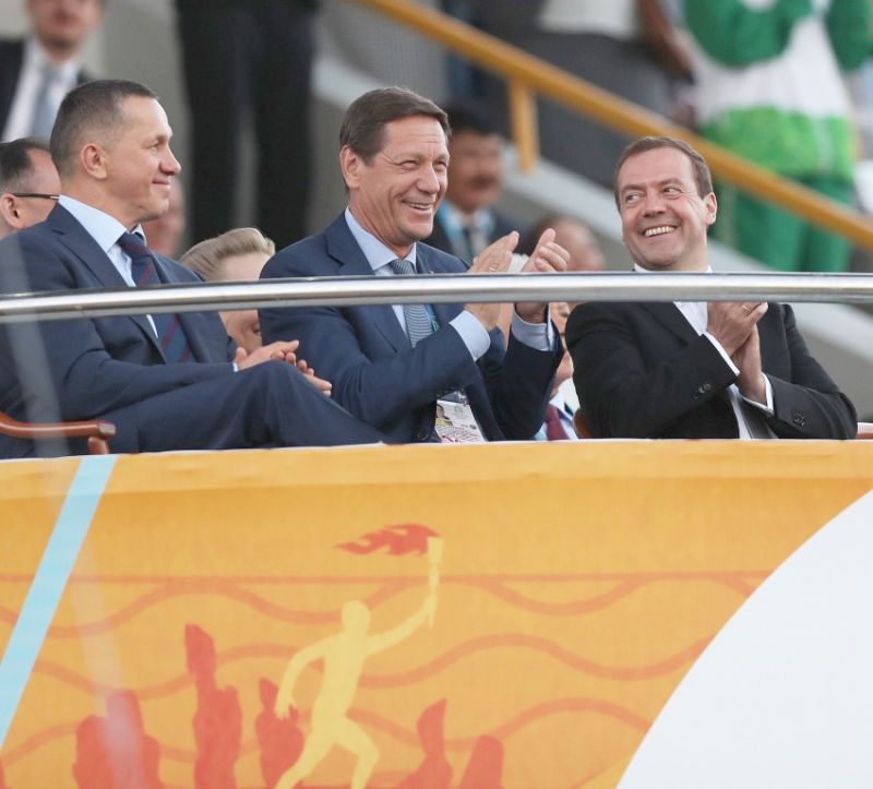 В торжестве приняли участие полпред в ДОФ Юрий Трутнев, президент Олимпийского комитета России Александр Жуков и председатель правительства РФ Дмитрий Медведев (слева направо).